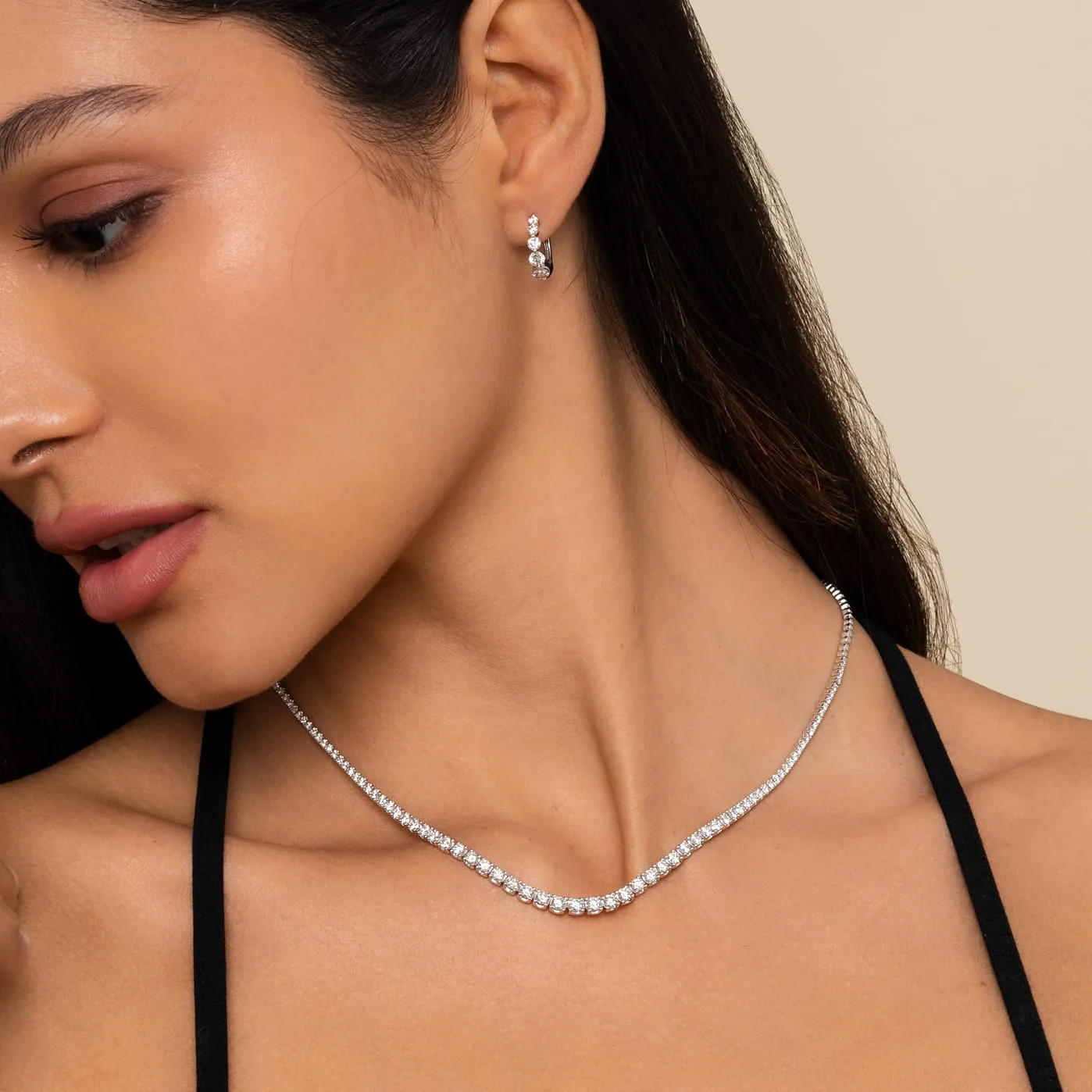 Graduated Diamond Necklace in 14K White Gold, photograph 4