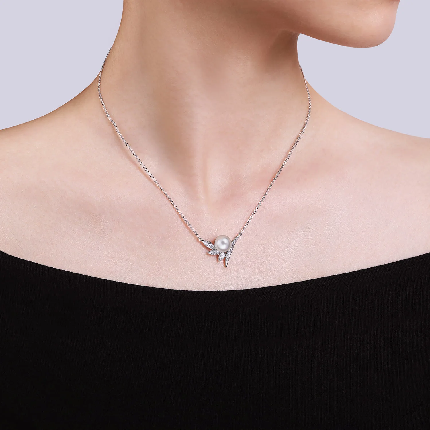 Diamond and Pearl Necklace in 14K White Gold, photograph 3