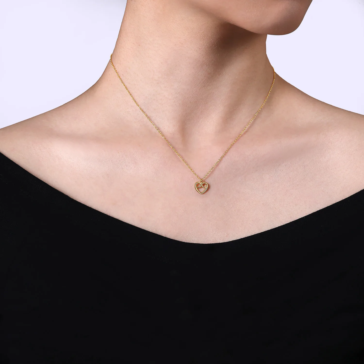 Infinity Pendant Necklace in 14K Yellow Gold, photograph 3