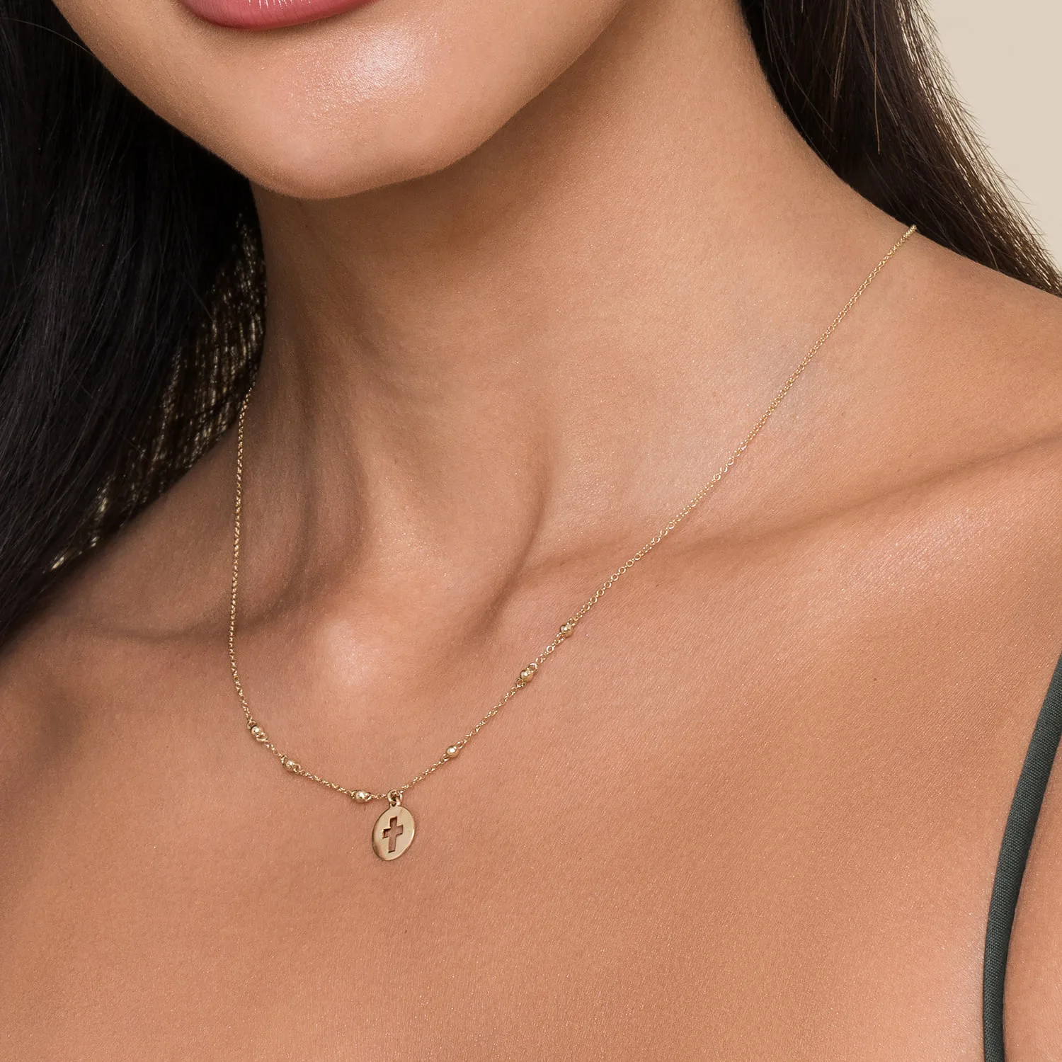 Cross Cutout Pendant Necklace in 14K Yellow Gold, photograph 3