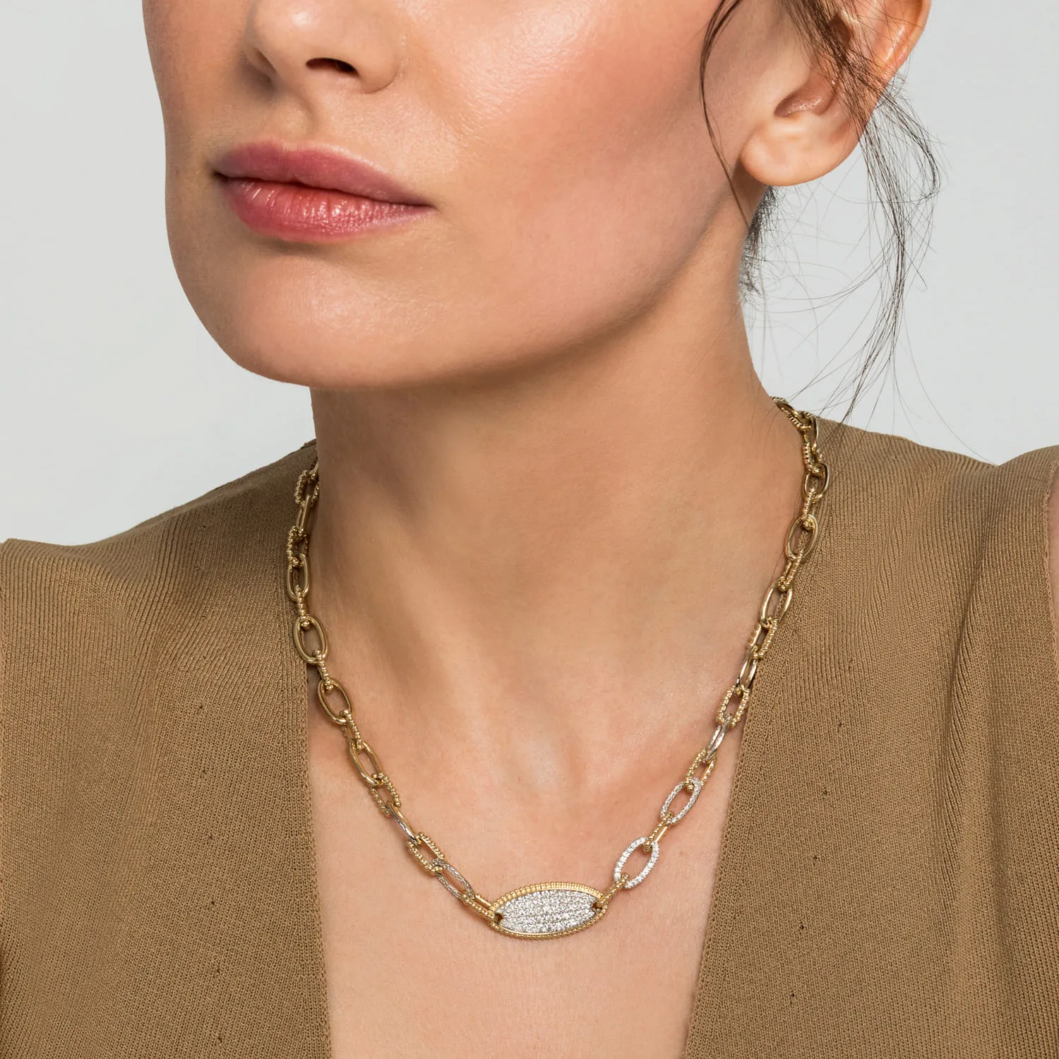 Bujukan Chain Necklace with Pave Diamond Pendant in 14K Yellow Gold, photograph 3