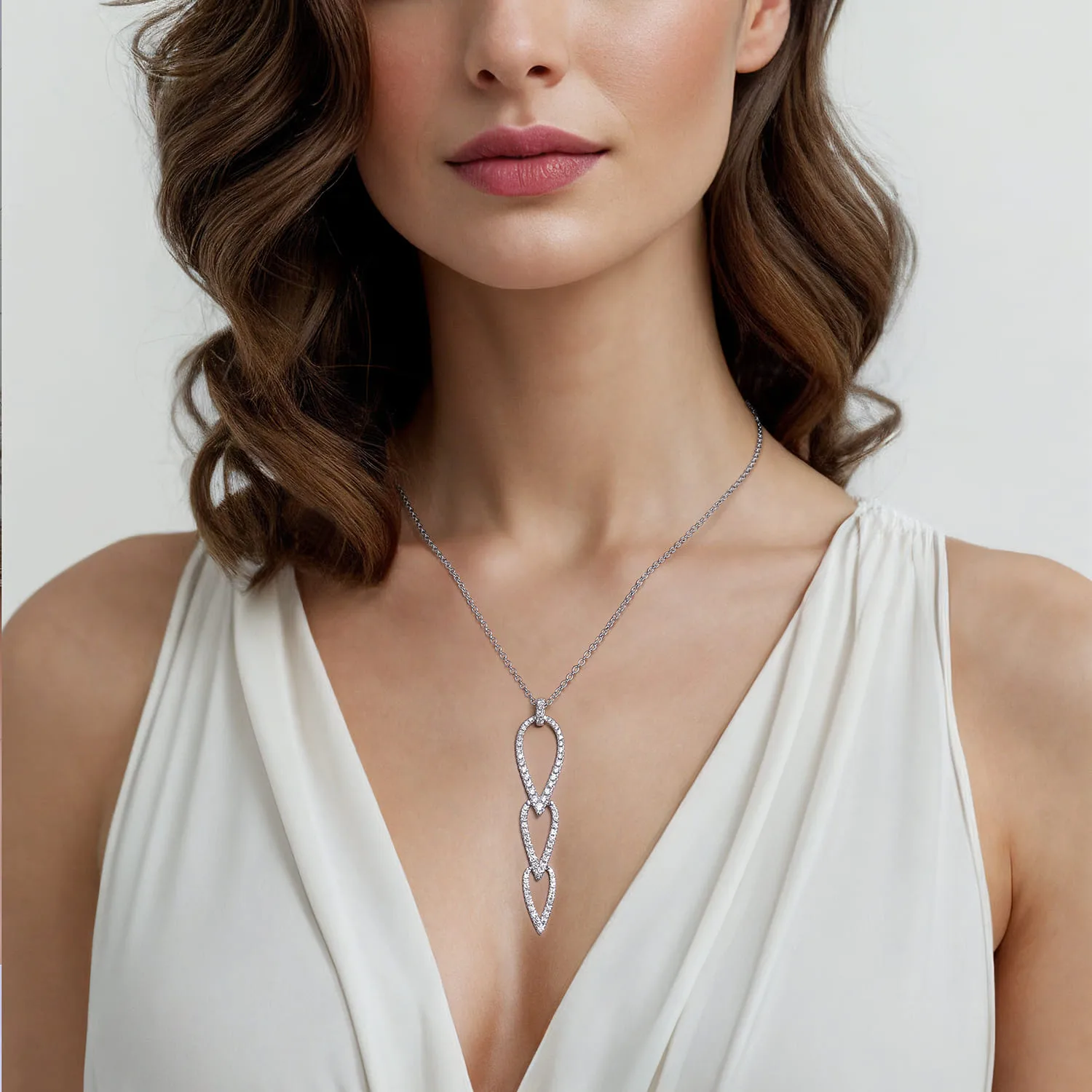 Graduating Diamond Pendant Necklace in 14K White Gold, photograph 4