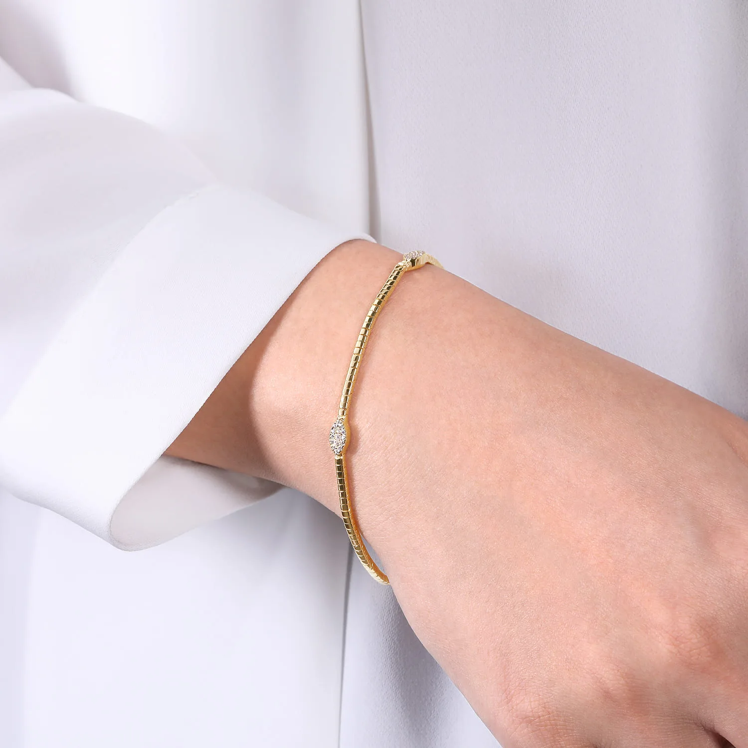 Tennis Bracelet with Cluster Diamond Stations in 14K Yellow Gold, photograph 3