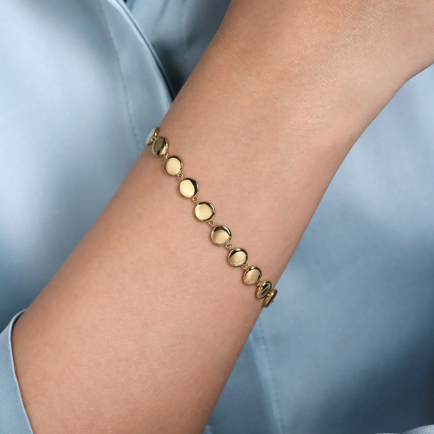 Disc Station Tennis Bracelet in 14K Yellow Gold, photograph 3