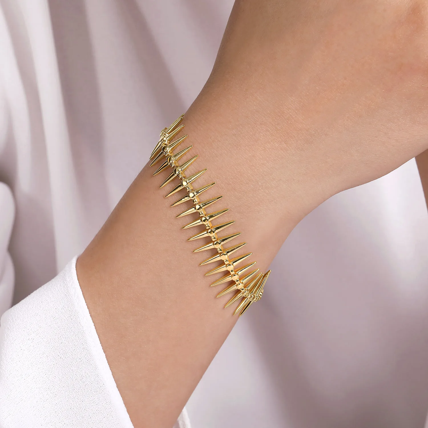 Kaslique Tennis Bracelet in 14K Yellow Gold, photograph 3