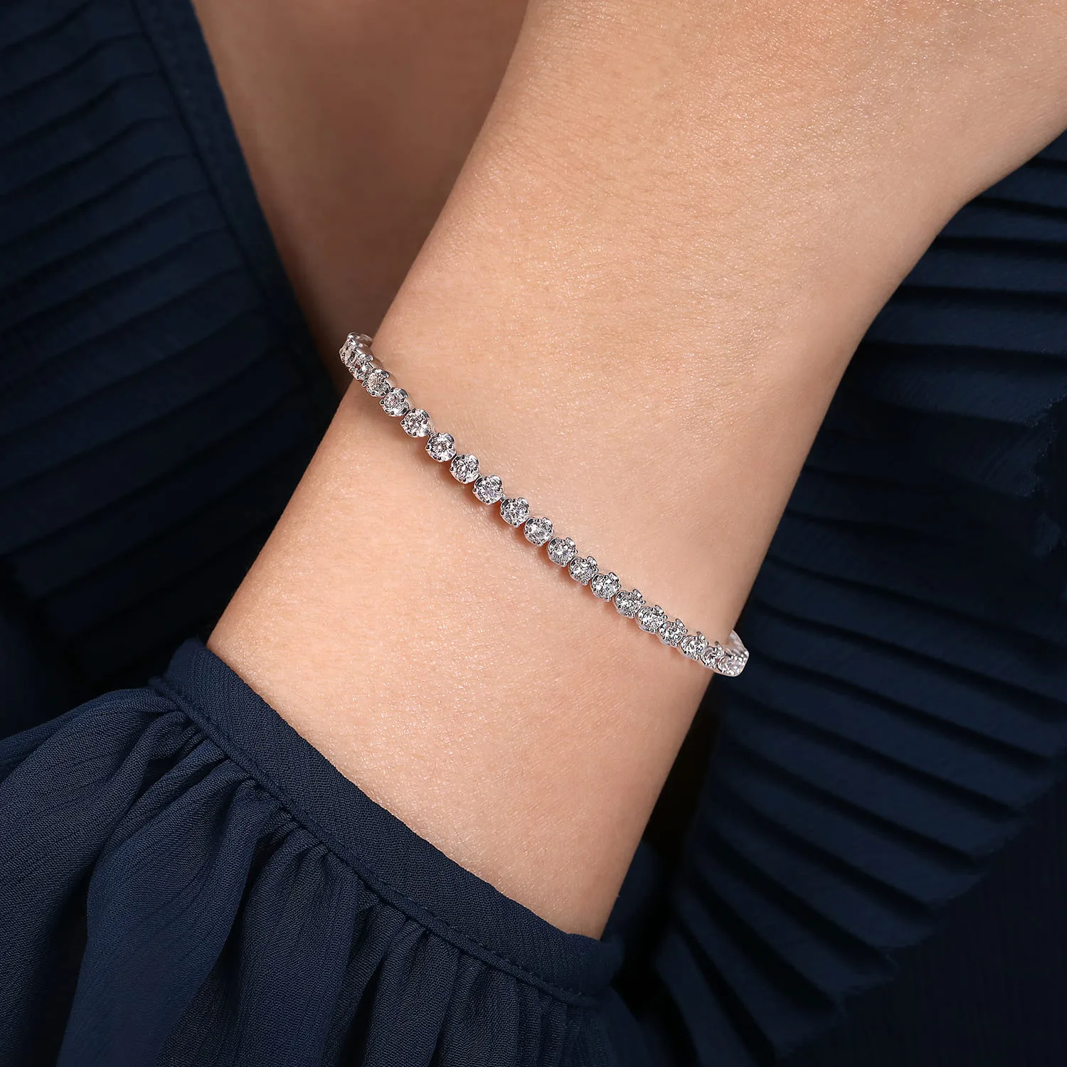 Diamond Tennis Bracelet in 14K White Gold, photograph 3