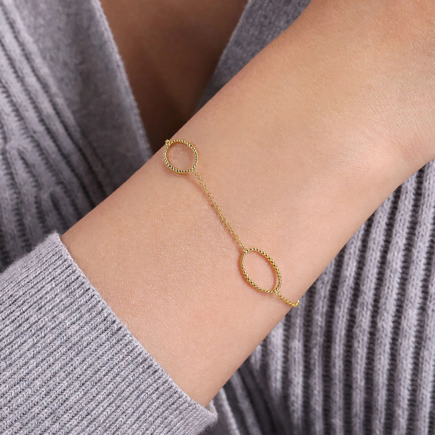 Chain Bracelet with Beaded Link Stations in 14K Yellow Gold, photograph 3