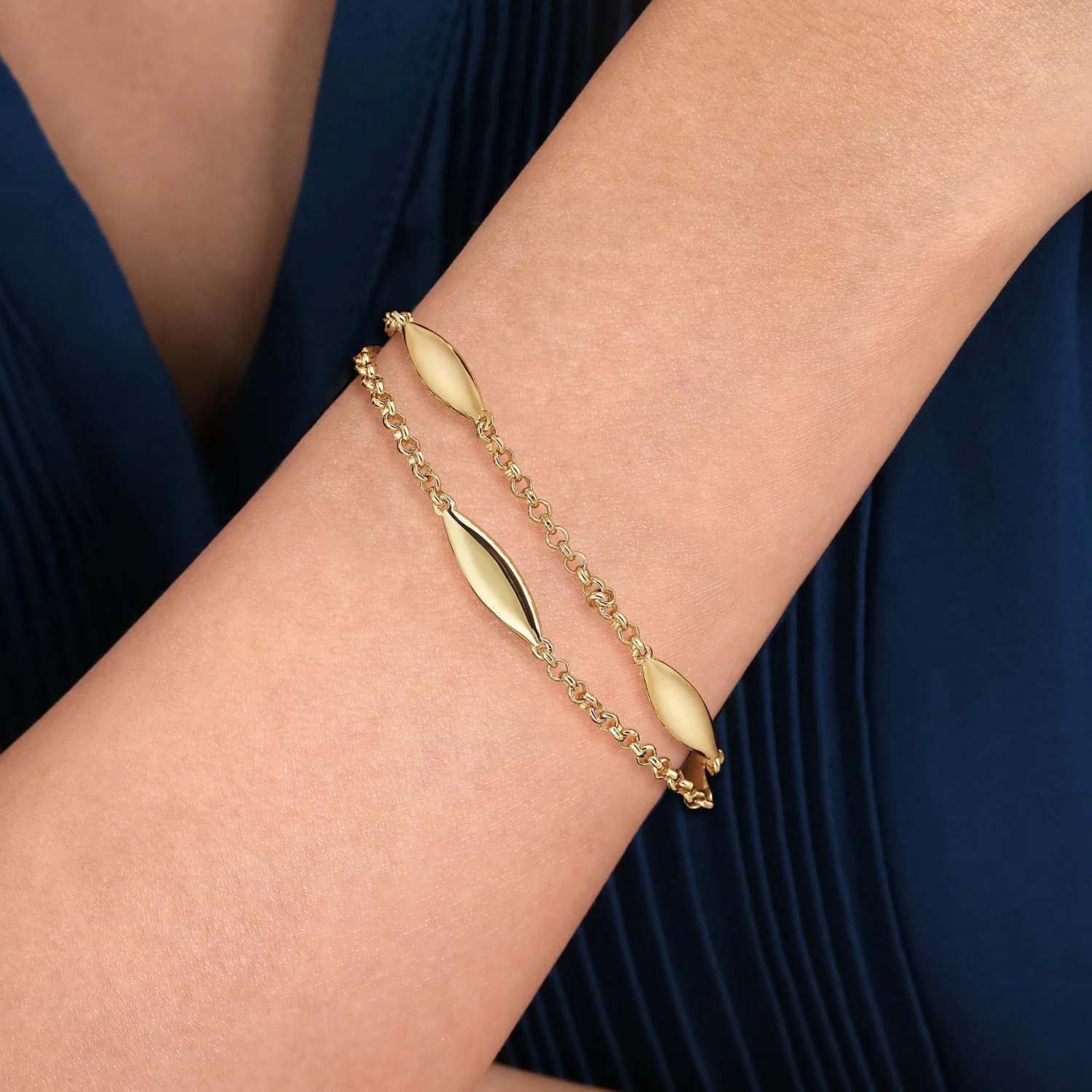Multi Row Bracelet with Casted Stations in 14K Yellow Gold, photograph 3