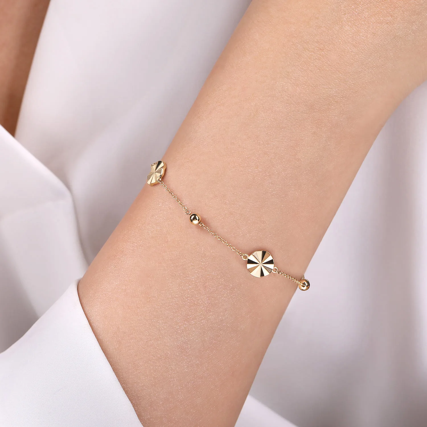 Diamond Cut Disk Station Tennis Bracelet in 14K Yellow Gold, photograph 3