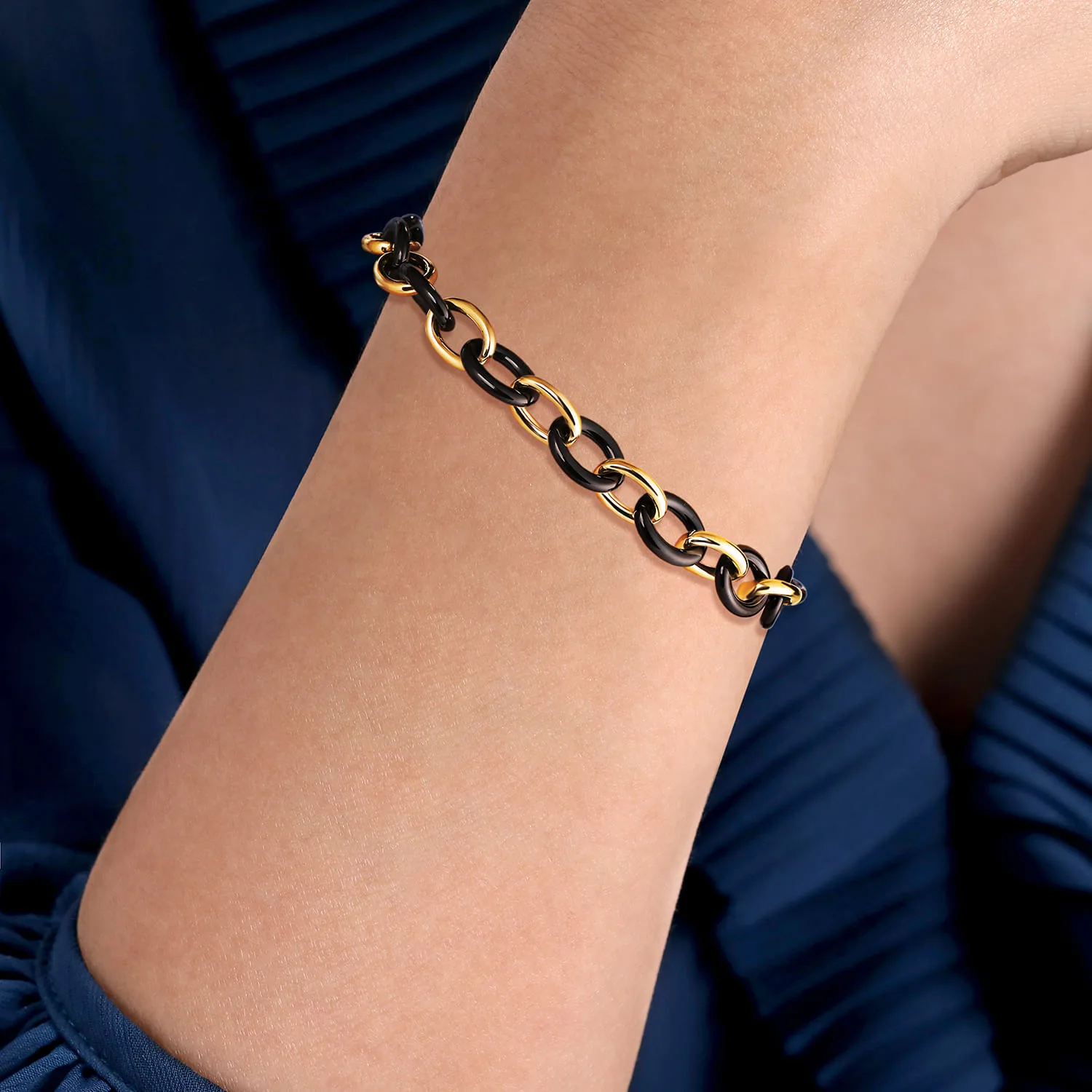 Hollow Tube and Black Ceramic Tennis Bracelet in 14K Yellow Gold, photograph 3