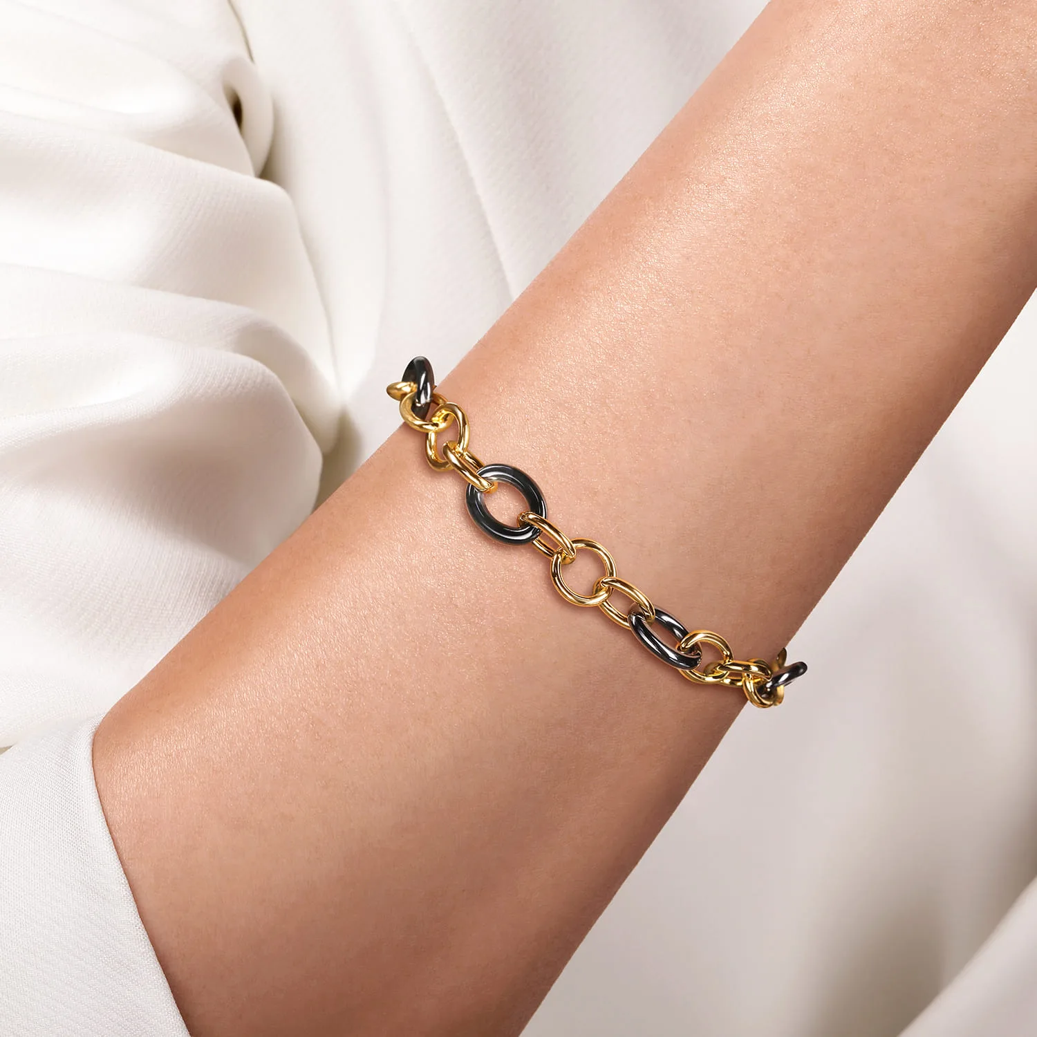 Hollow Tube and Black Ceramic Link Chain Tennis Bracelet in 14K Yellow Gold, photograph 3