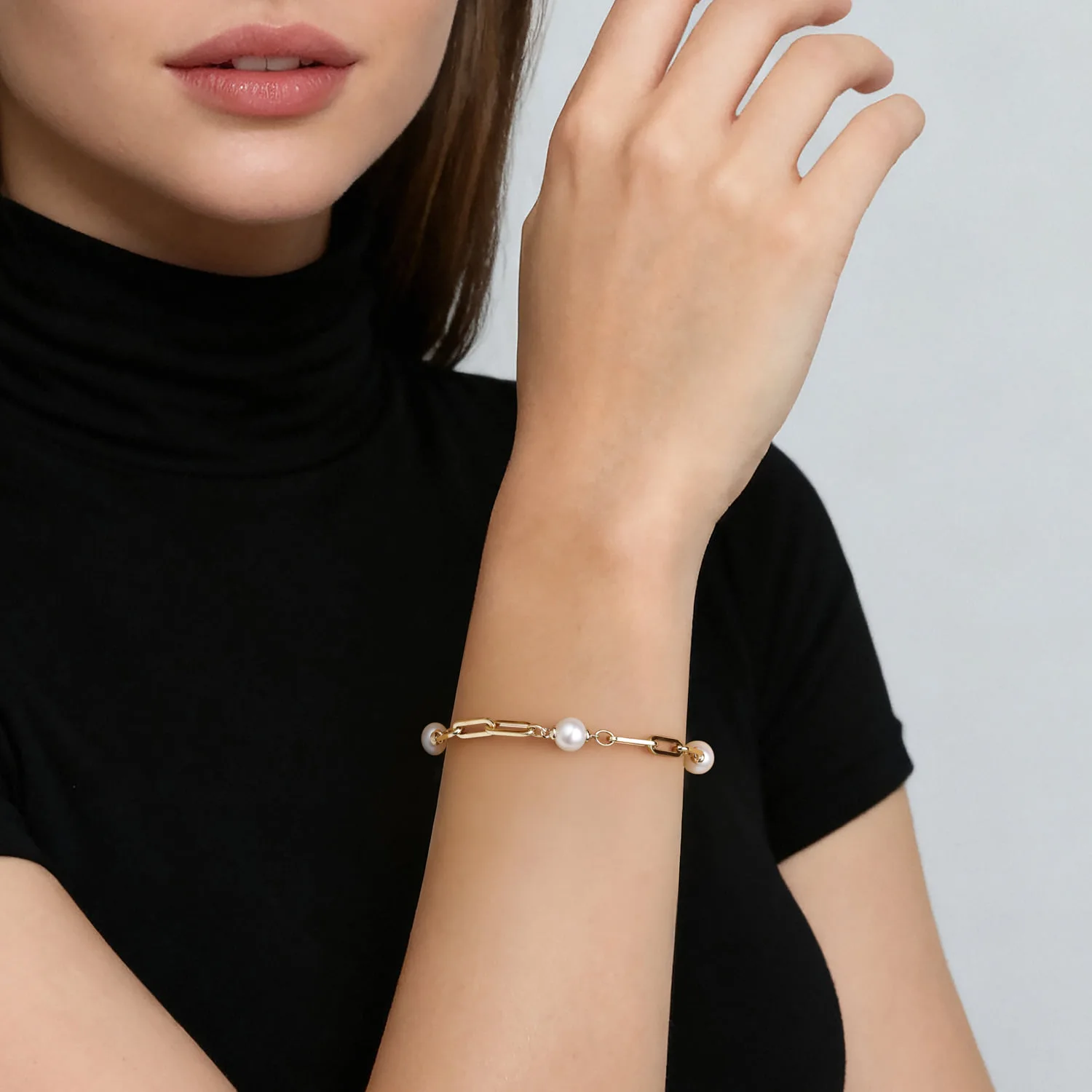 Pearl and Hollow Link Station Chain Bracelet in 14K Yellow Gold, photograph 3