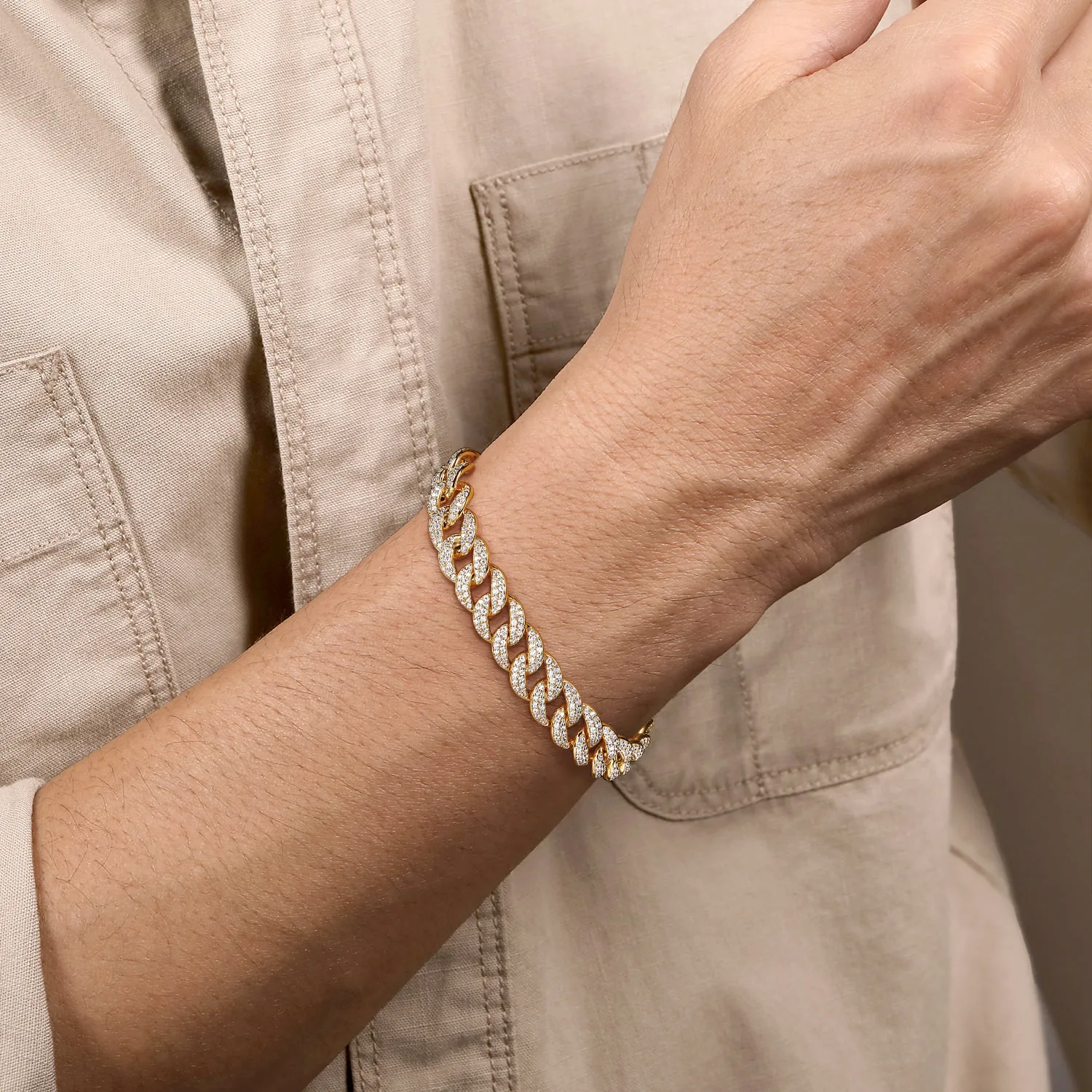 10mm Width Classic Diamond Men's Cuban Bracelet in 14K Yellow Gold, photograph 3