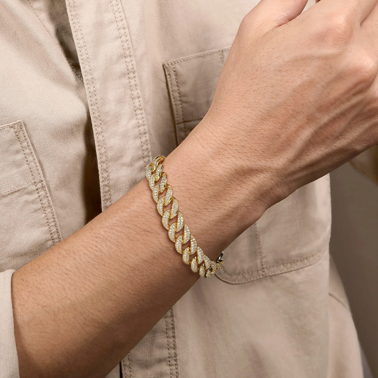 12mm Width Classic Diamond Men's Cuban Bracelet in 14K Yellow Gold, photograph 3