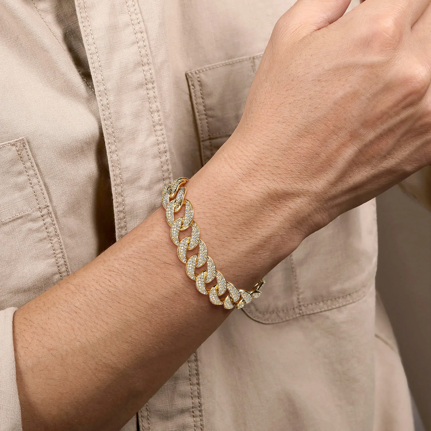 14mm Width Classic Diamond Men's Cuban Bracelet in 14K Yellow Gold, photograph 3