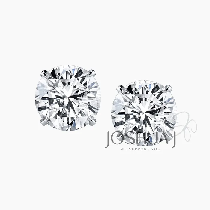 Round Diamond Stud Earrings