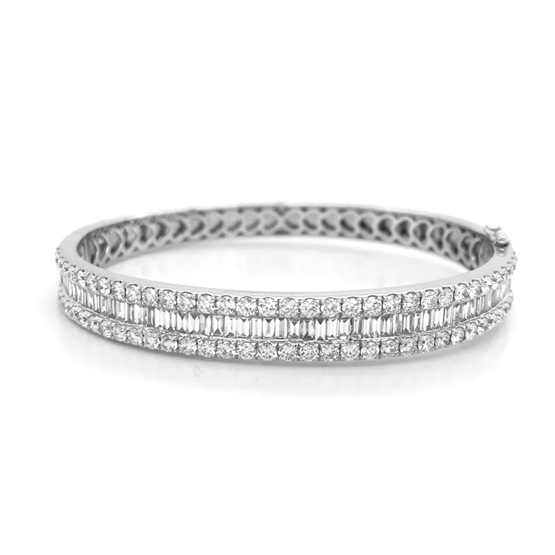 18K White Gold Diamond Bangle