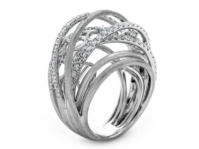 18K White Gold Diamond Band