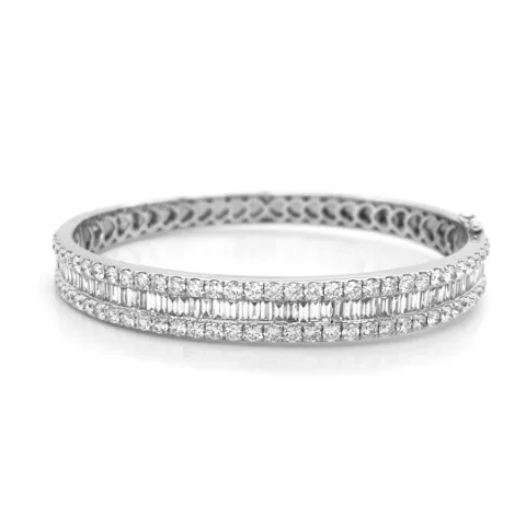 18K White Gold Diamond Bangle