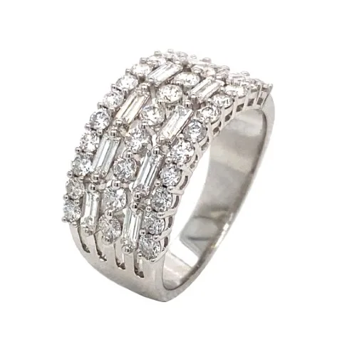 18K White Gold Diamond Band
