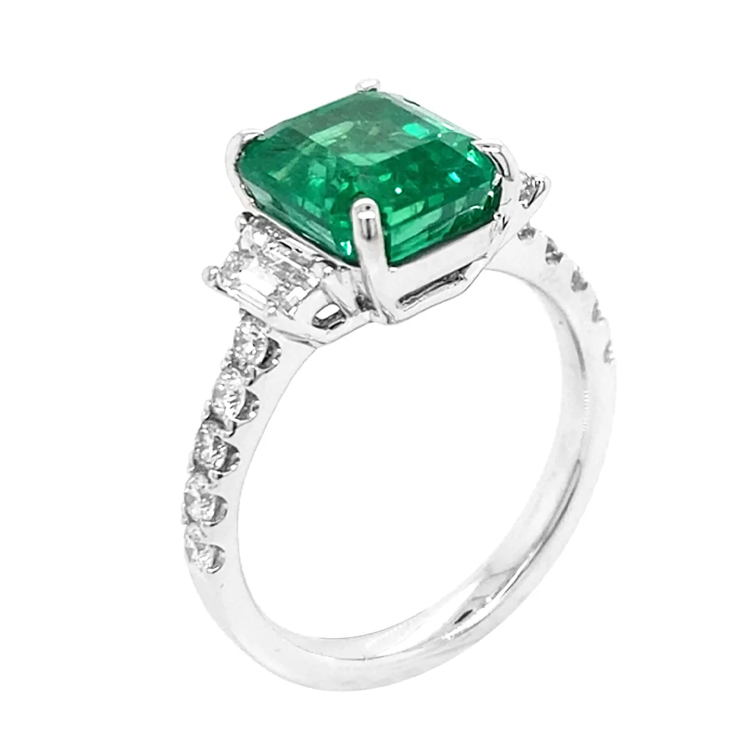 18K White Gold Emerald Ring