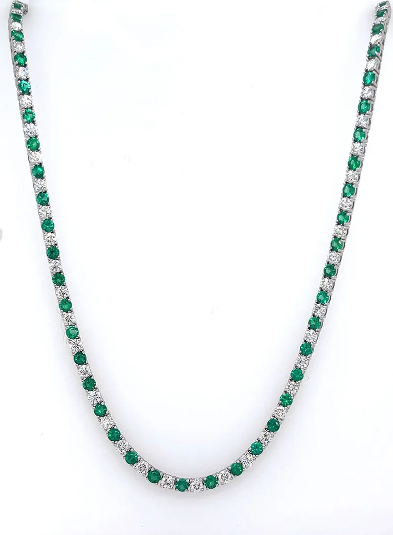 18K White Gold Emerald Necklace