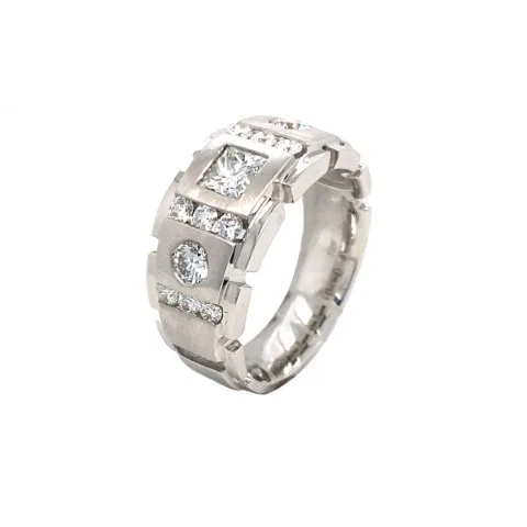 18K White Gold Diamond Men’s Ring