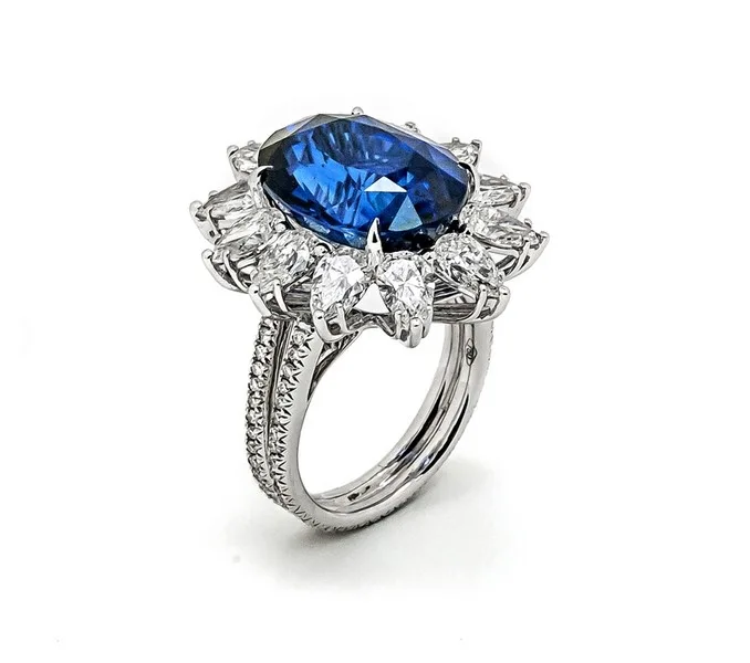18K White Gold Sapphire Ring