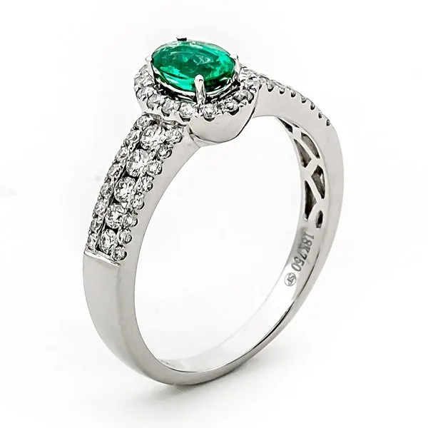 18K Whiite Gold Emerald Ring