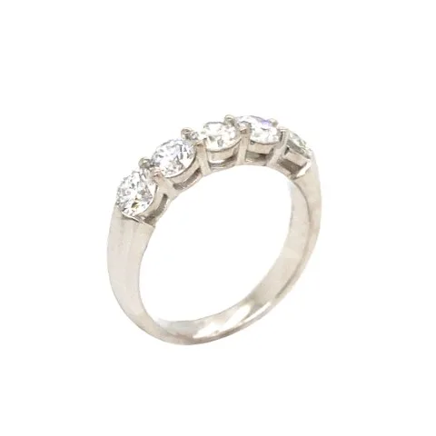 18K White Gold Diamond Band