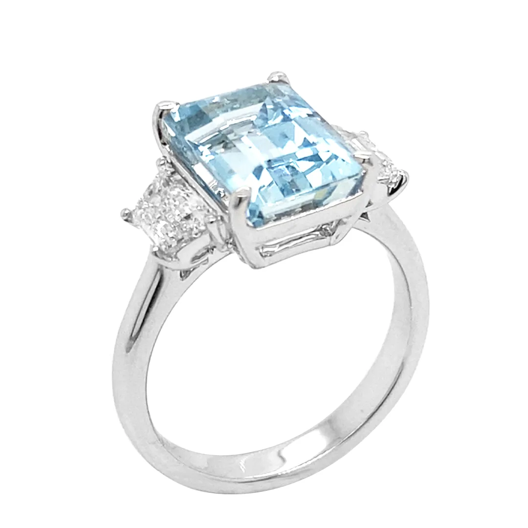 18K White Gold Aquamarine Ring