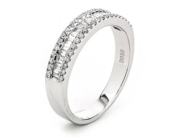 18K White Gold Diamond Band