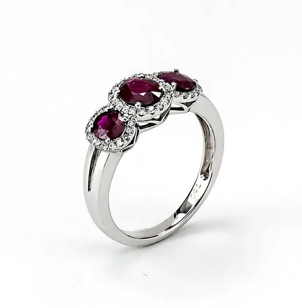 18K White Gold Ruby Ring