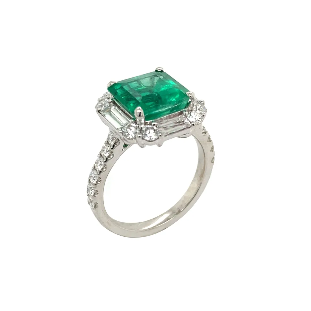 18K White Gold Emerald Ring