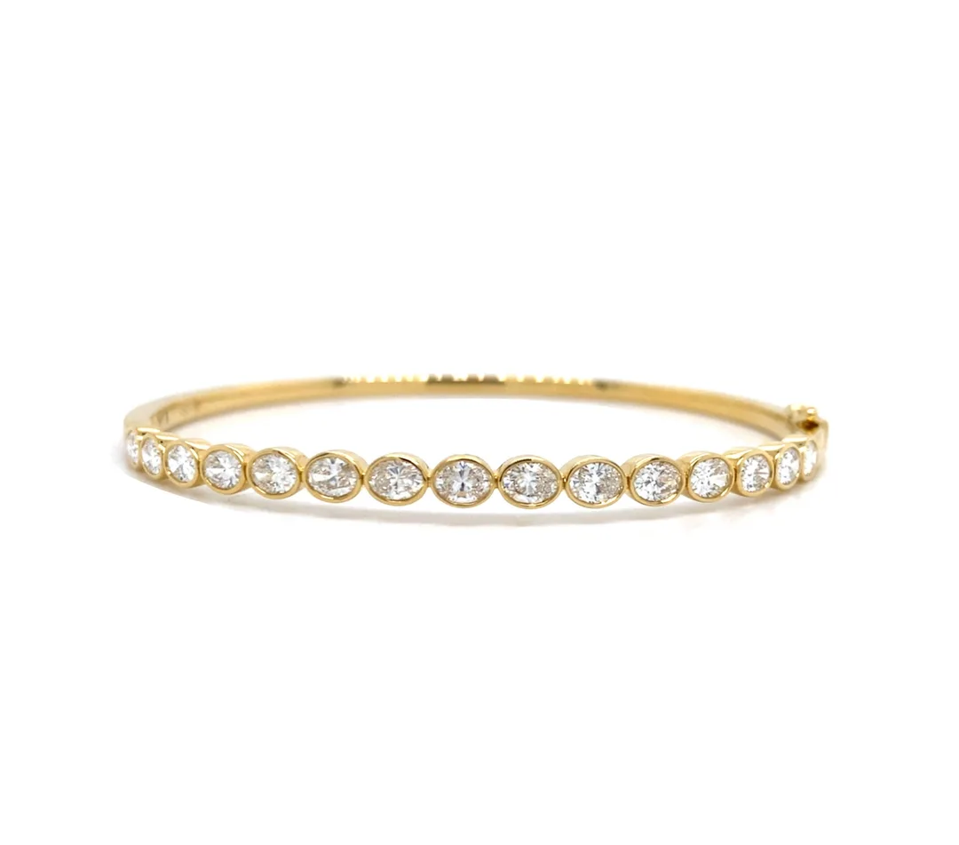 18K Yellow Gold Diamond Bangle