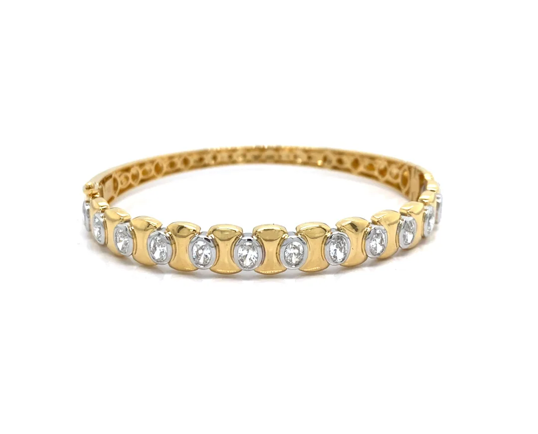 18K Yellow Gold Diamond Bangle