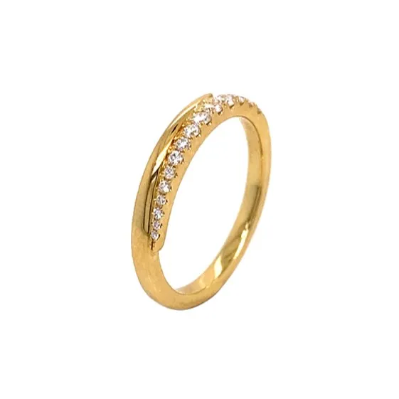 18K Yellow Gold Diamond Band