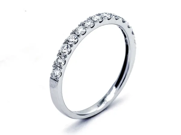 18K White Gold Diamond Band