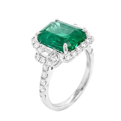 18K White Gold Emerald Ring