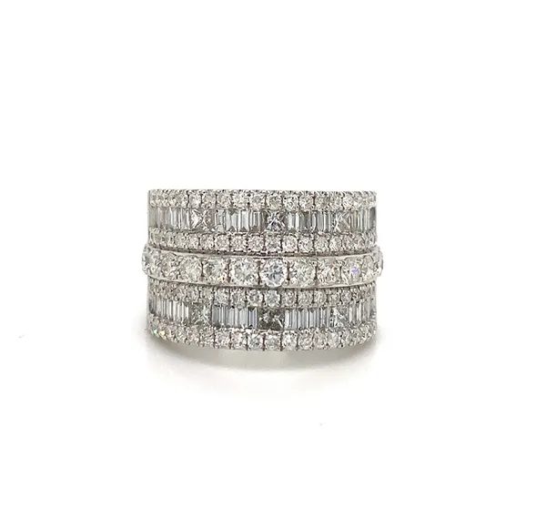 18K White Gold Diamond Band
