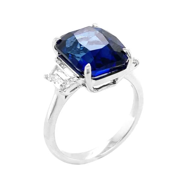18K White Gold Sapphire Ring