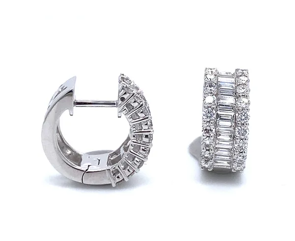 18K White Gold Huggie Earrings