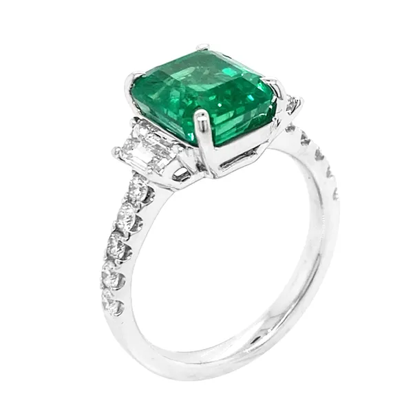 18K White Gold Emerald Ring