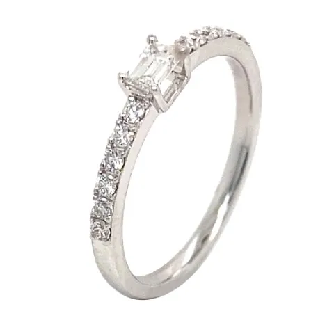 18K White Gold Diamond Ring