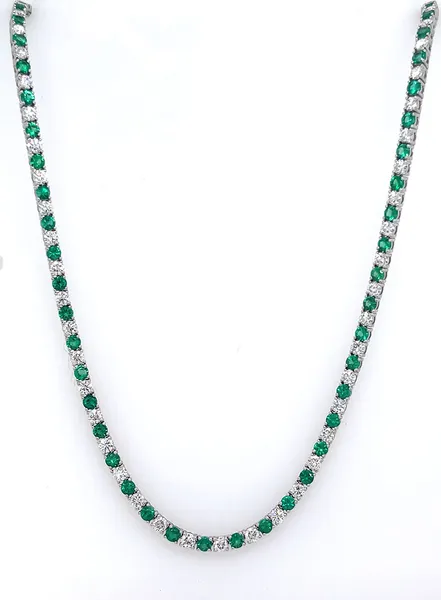 18K White Gold Emerald Necklace
