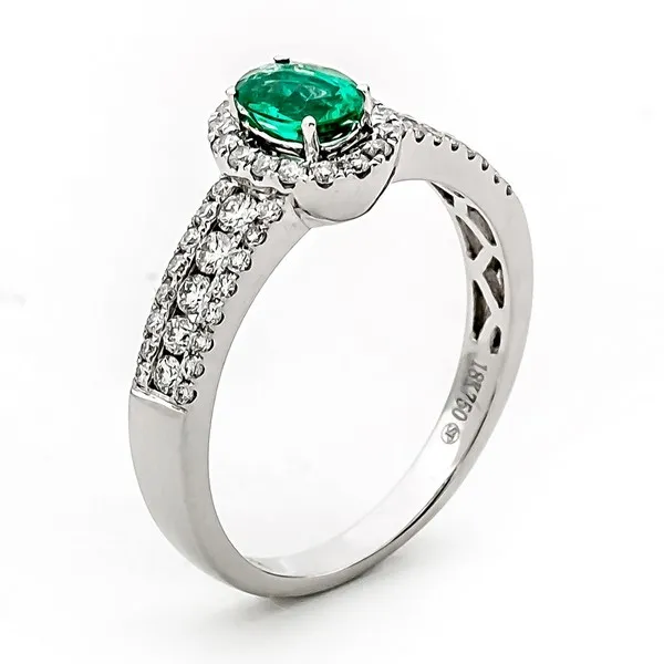 18K Whiite Gold Emerald Ring