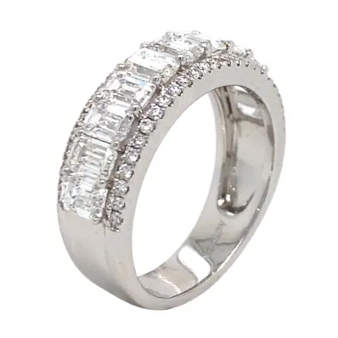 18K White Gold Diamond Band