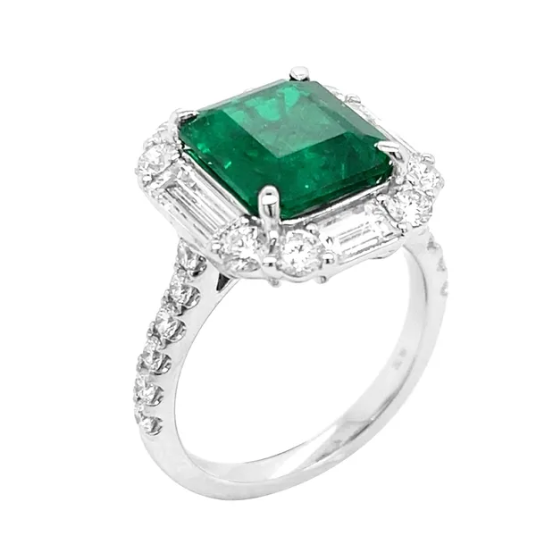 18K White Gold Emerald Ring