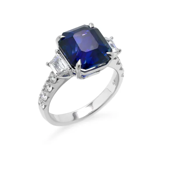 18K White Gold Sapphire Ring