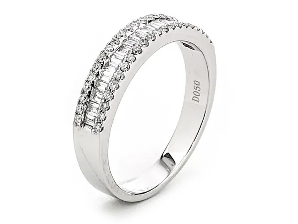 18K White Gold Diamond Band